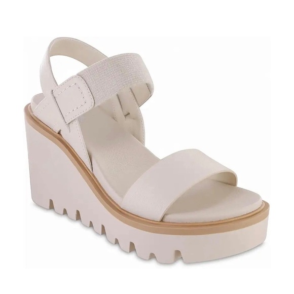 NWT — Mia Ciji Faux Pebbled Leather Platform Sandals Beige Size10 - Picture 1 of 14